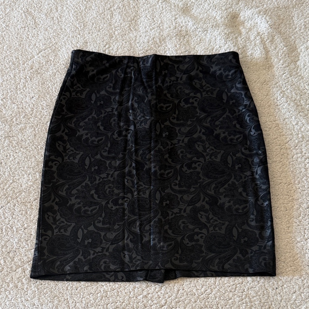 Carmen Marc Valvo Black and Silver Paisley Pencil Skirt Medium